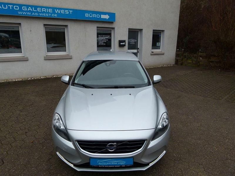 Gebraucht Volvo V40 Kinetic 114 PS (83 kW) 2014 Silber Limousine