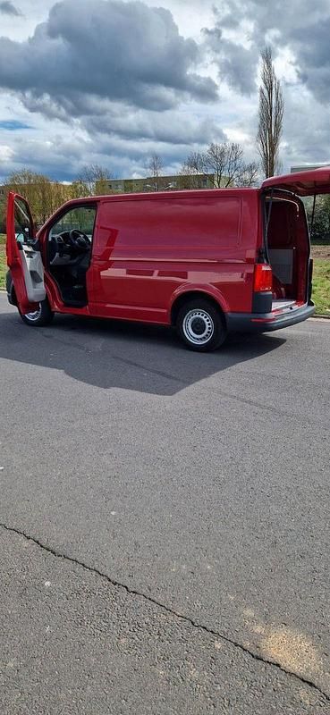 Gebraucht VW Transporter 102 PS (75 kW) 2019 Rot Van