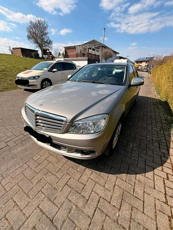 Gebraucht Mercedes C180 154 PS (113 kW) 2007 Gold Limousine