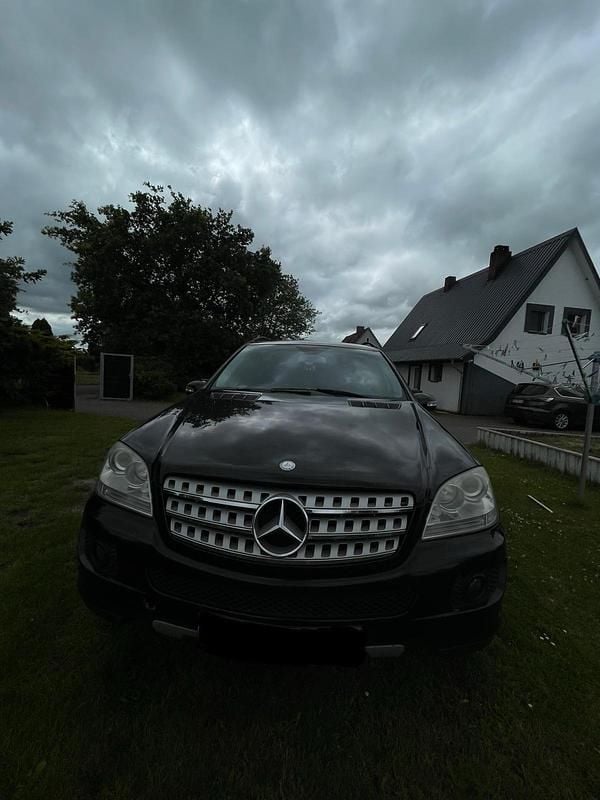 Schwarz Gebraucht 2008 Mercedes ML320 SUV | 6.000 € (Superpreis) - Bild 1/4