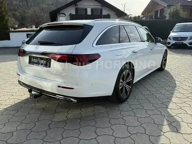 Second-hand Mercedes E200 Avantgarde 204 CP (150 kW) 2025 Alb Break