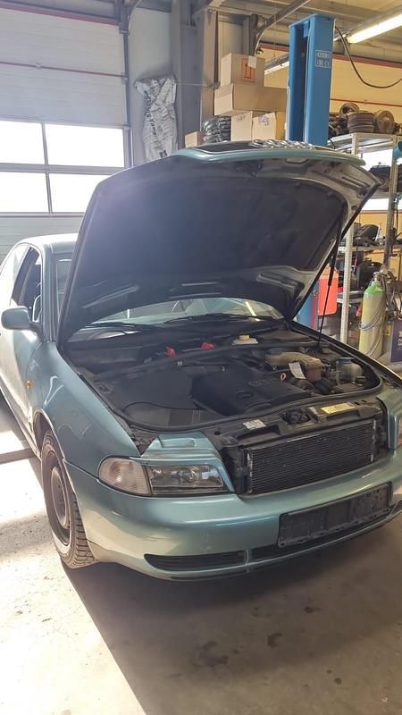 Grün Gebraucht 1997 Audi A4 Limousine | 500 € (Guter Preis) - Bild 1/4