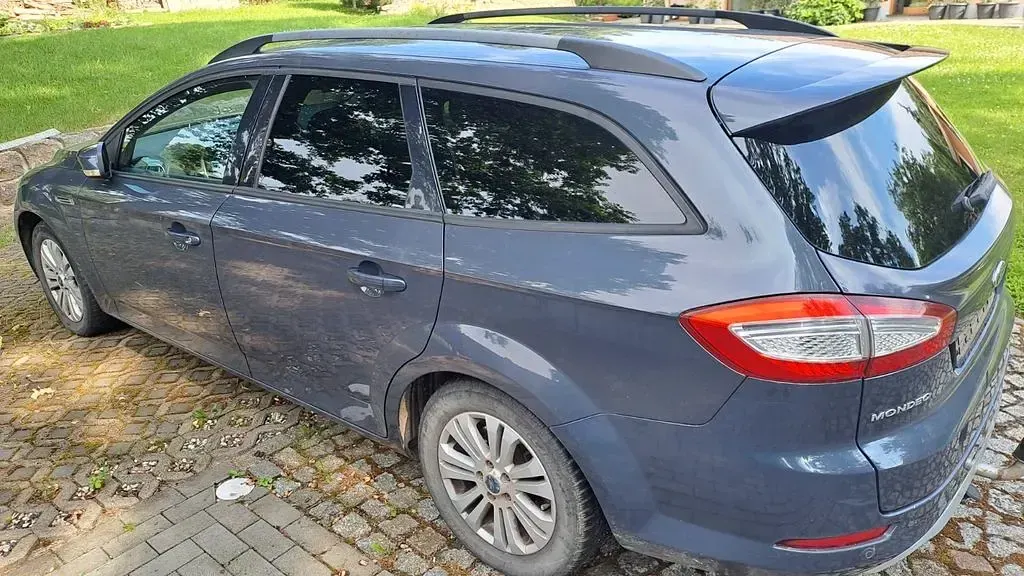 Gebraucht Ford Mondeo 140 PS (102 kW) 2011 Grau Limousine