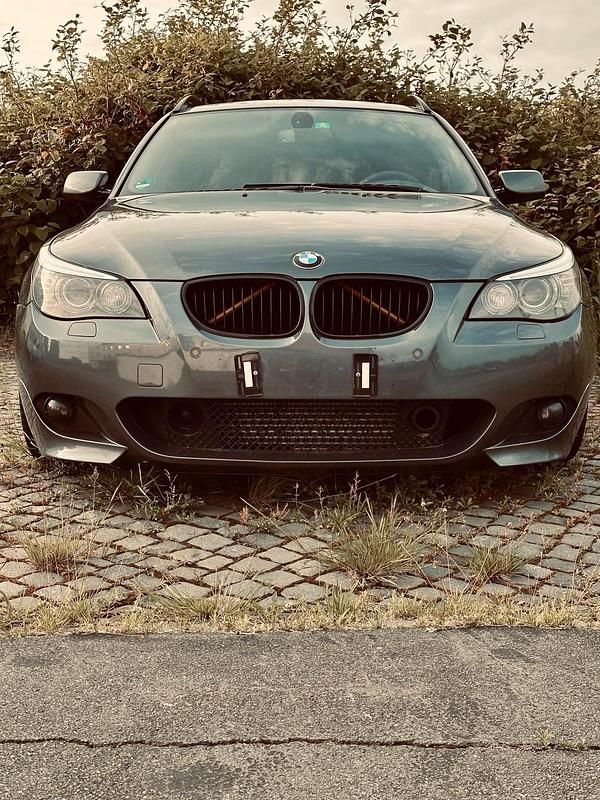 Grau Gebraucht 2007 BMW 535 Kombi | 6.000 € - Bild 1/4