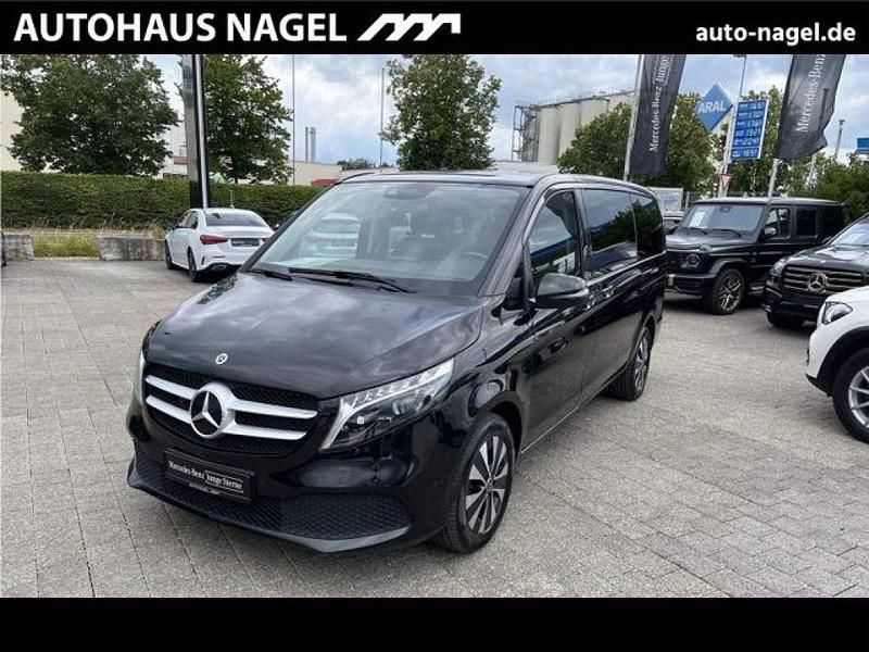 Obsidianschwarz (metallic) Gebraucht 2023 Mercedes V250 Van / Kleinbus | 51.880 € (Fairer Preis) - Bild 1/4
