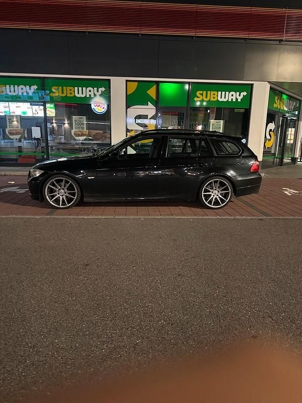 Schwarz Gebraucht 2006 BMW 330 Kombi | 7.200 € (Fairer Preis) - Bild 1/4