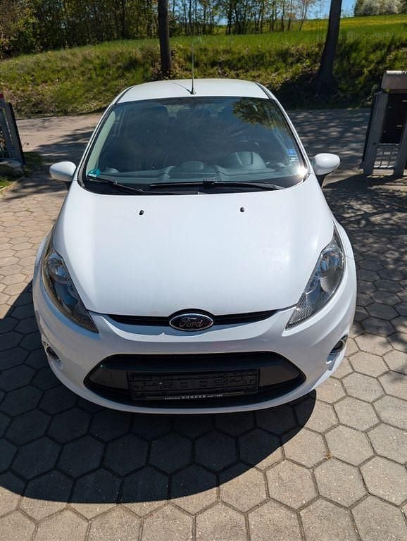 Gebraucht Ford Fiesta 60 PS (44 kW) 2011 Weiß Limousine