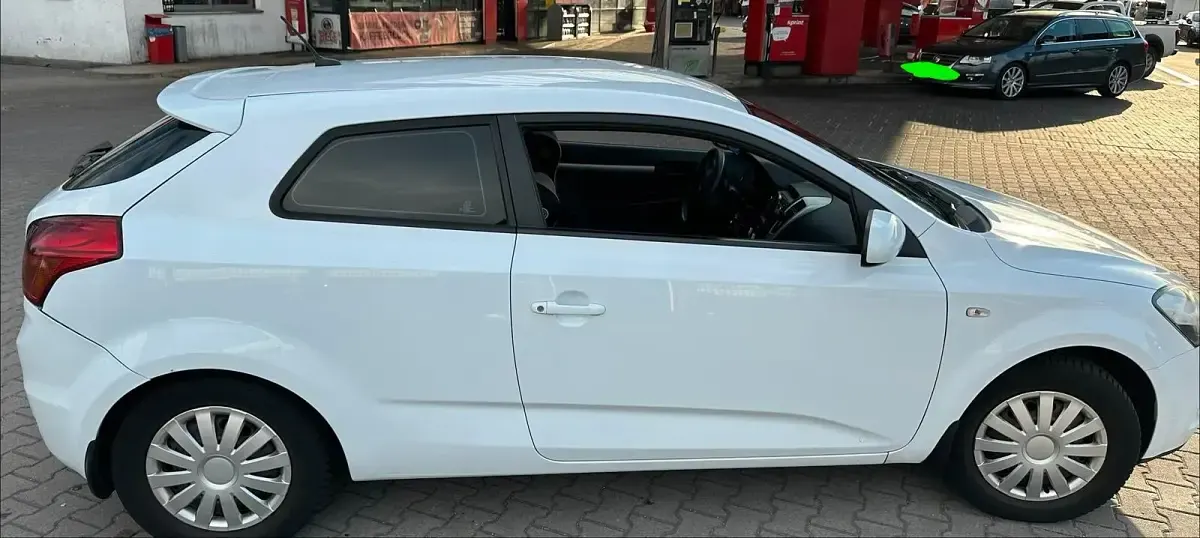 Gebraucht Kia Ceed 128 PS (94 kW) 2010 Weiß Kleinwagen