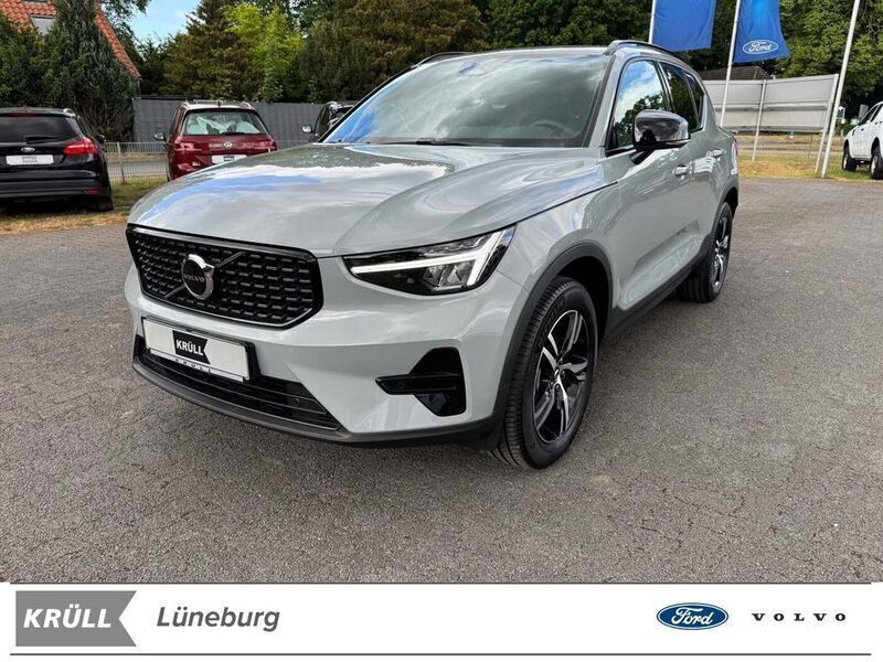 Grau Neu 2025 Volvo XC40 Plus SUV | 39.440 € (Guter Preis) - Bild 1/4