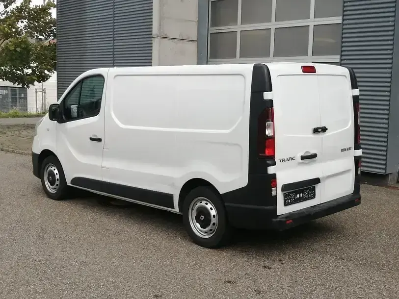 Second-hand Renault Trafic 90 CP (66 kW) 2016 Alb Monovolum