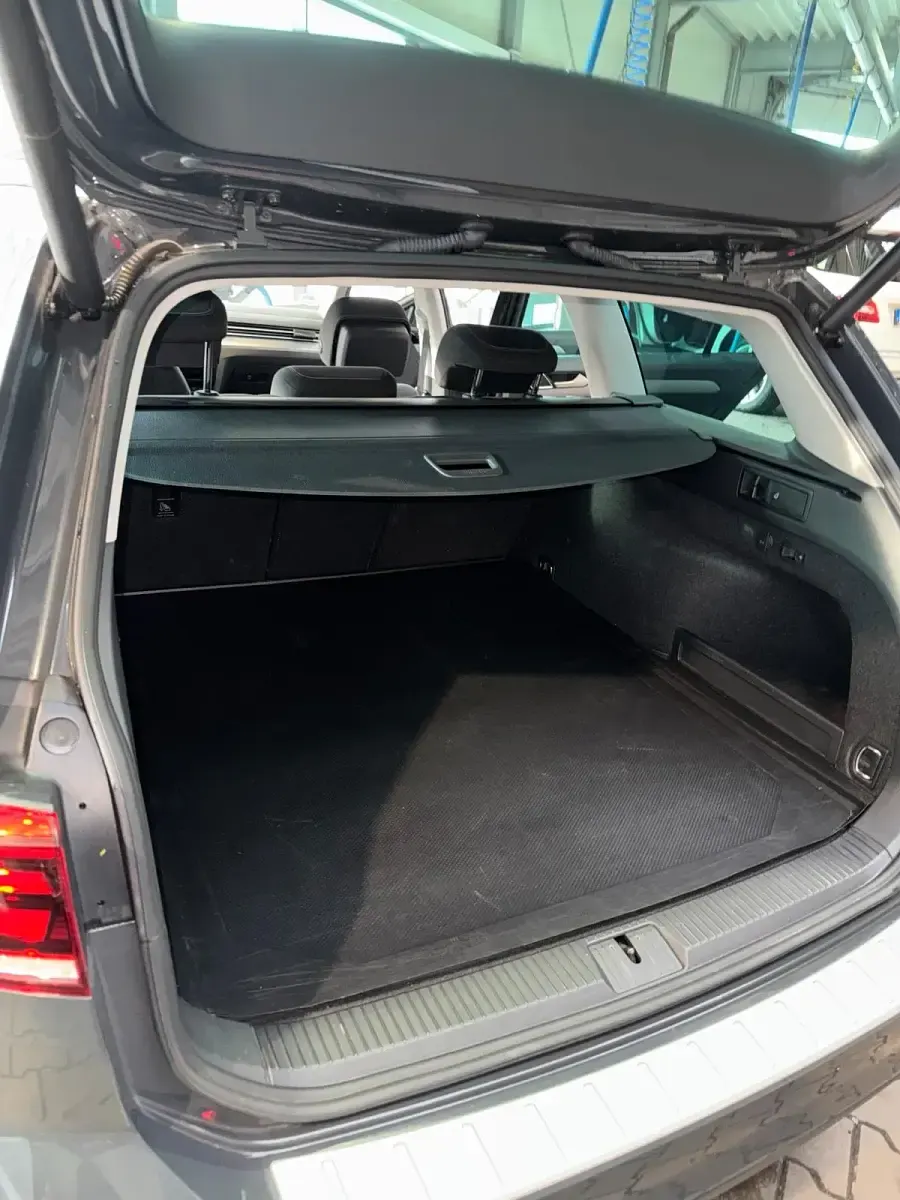 Gebraucht VW Passat 150 PS (110 kW) 2020 Grau Kombi