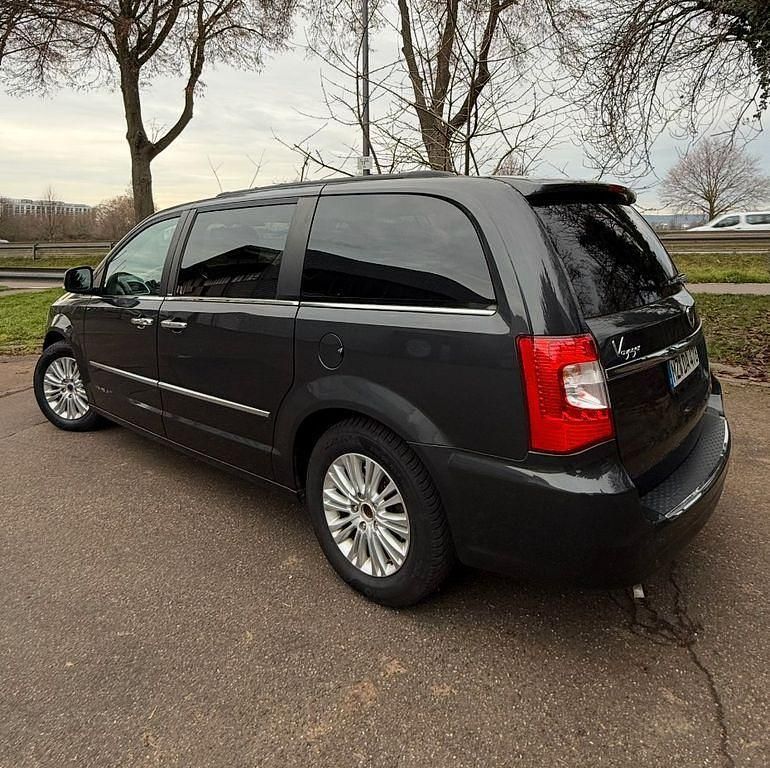 Gebraucht Lancia Voyager Gold 178 PS (130 kW) 2011 Schwarz Van / Kleinbus