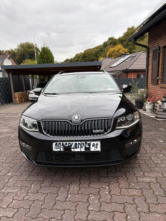 Schwarz Gebraucht 2015 Skoda Octavia RS Kombi | 16.500 € (Fairer Preis) - Bild 1/4