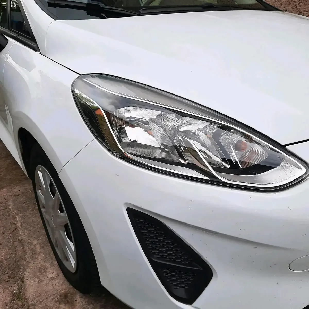 Gebraucht Ford Fiesta Trend 71 PS (52 kW) 2018 Weiß Kleinwagen