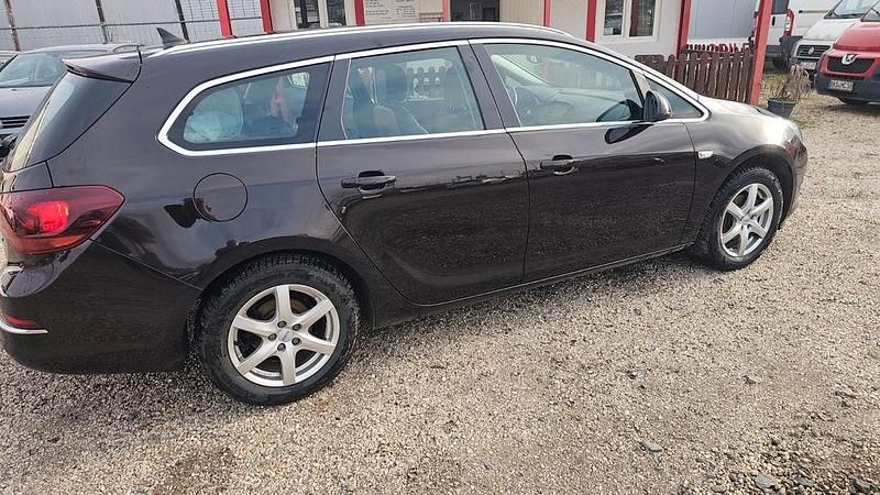 Gebraucht Opel Astra Exklusiv 140 PS (102 kW) 2015 Braun Kombi