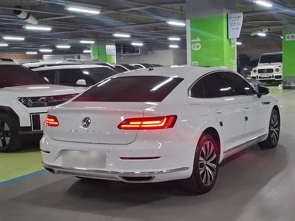 Gebraucht VW Arteon Elegance 190 PS (139 kW) 2019 Weiß Kleinwagen