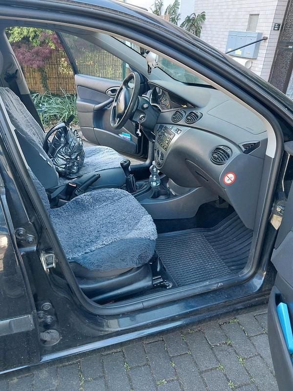 Second-hand Ford Focus 118 CP (86 kW) 2004 Negru Break
