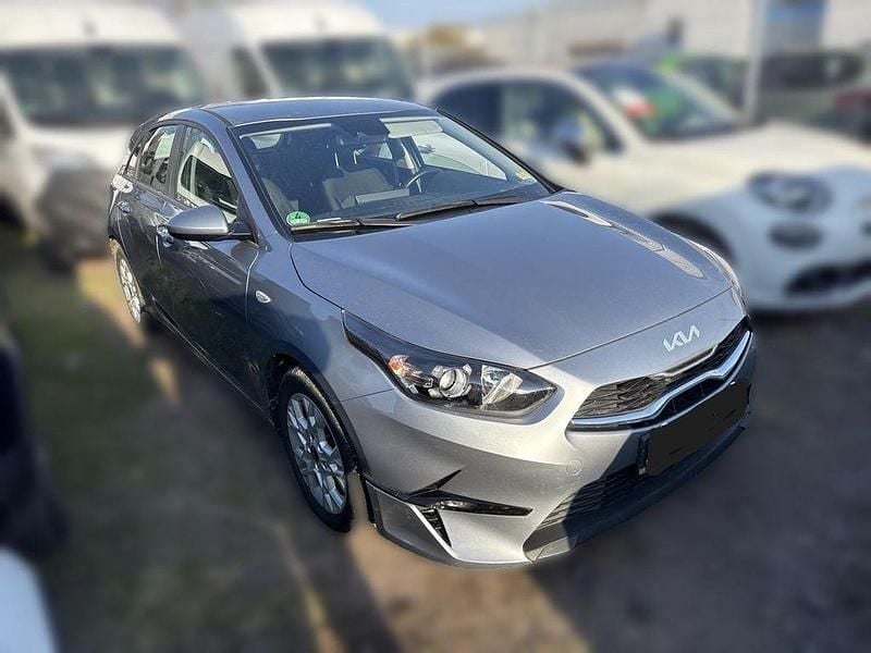 Silber Gebraucht 2022 Kia Ceed Edition 7 Kleinwagen | 14.980 € (Guter Preis) - Bild 1/4