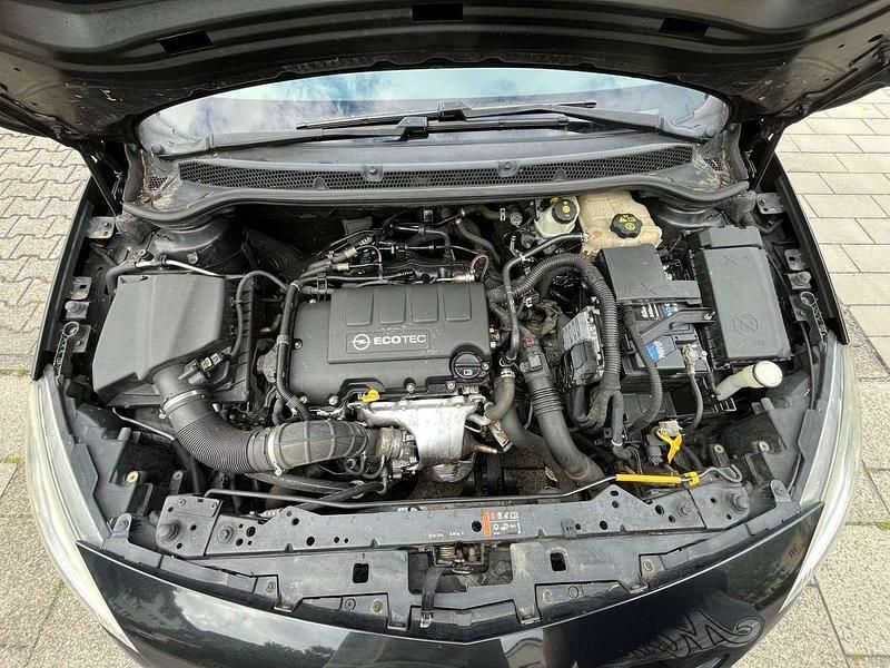 Schwarz Gebraucht 2011 Opel Astra Design Edition Kleinwagen | 2.500 € (Guter Preis) - Bild 1/4