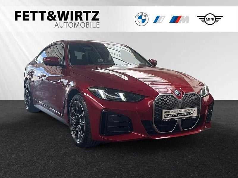 Fire red metallic Gebraucht 2024 BMW i4 Performance Limousine | 51.888 € (Fairer Preis) - Bild 1/2
