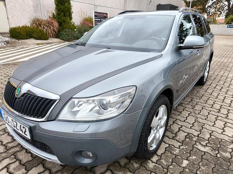 Gebraucht Skoda Octavia 160 PS (117 kW) 2012 Grau Kombi