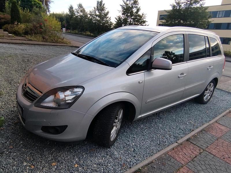 Silber Gebraucht 2011 Opel Zafira Van / Kleinbus | 4.998 € (Fairer Preis) - Bild 1/4