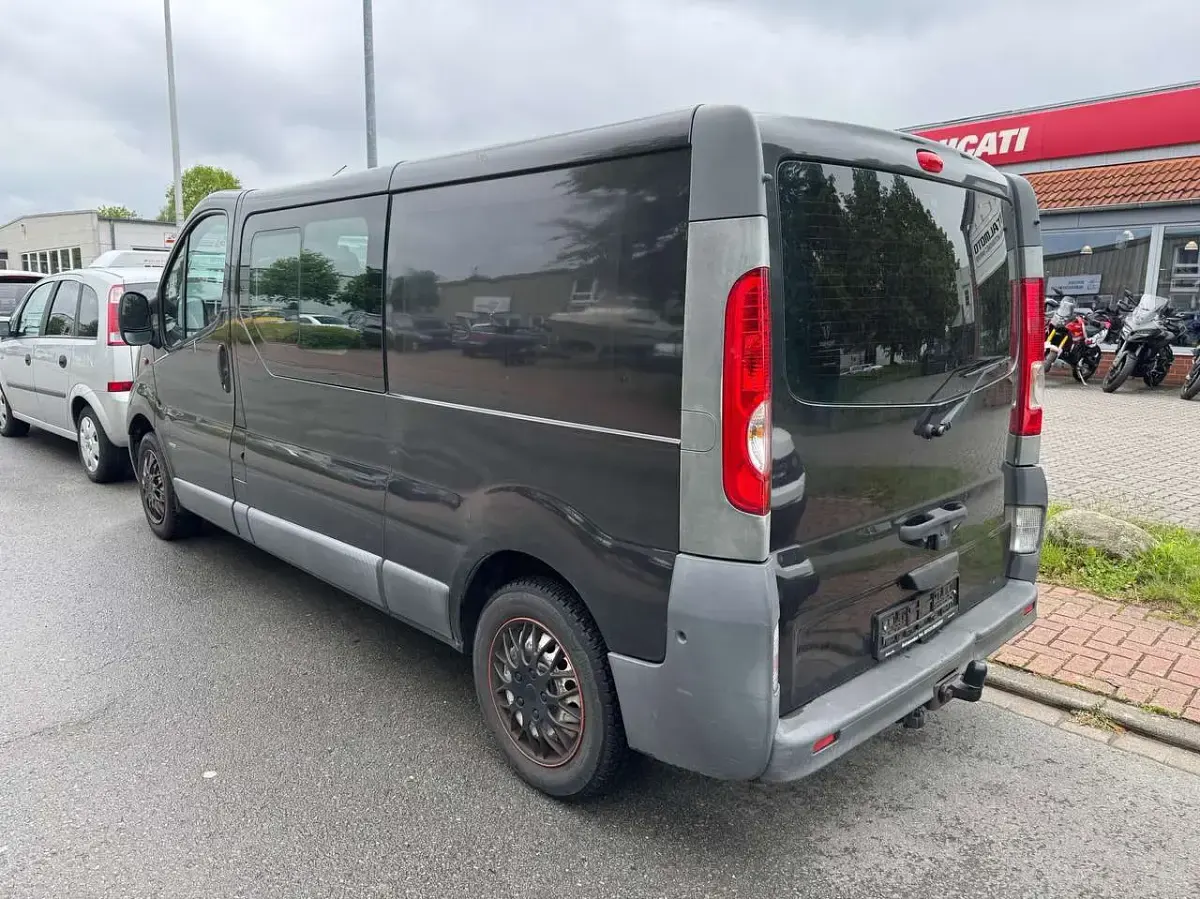 Gebraucht Opel Vivaro 114 PS (83 kW) 2008 Mitternacht schwarz (mi2) Van / Kleinbus