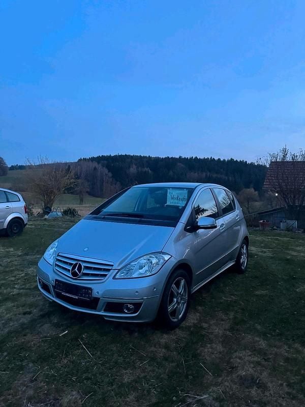 Gebraucht Mercedes A180 109 PS (80 kW) 2010 Silber Kleinwagen
