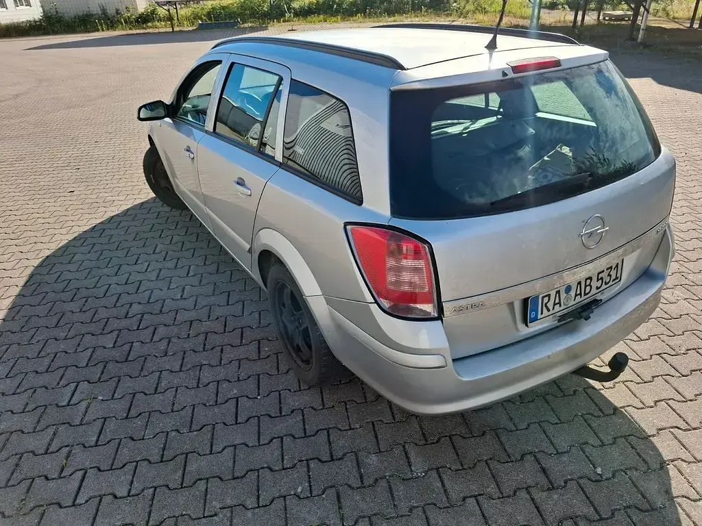 Gebraucht Opel Astra 101 PS (74 kW) 2007 Silber Limousine
