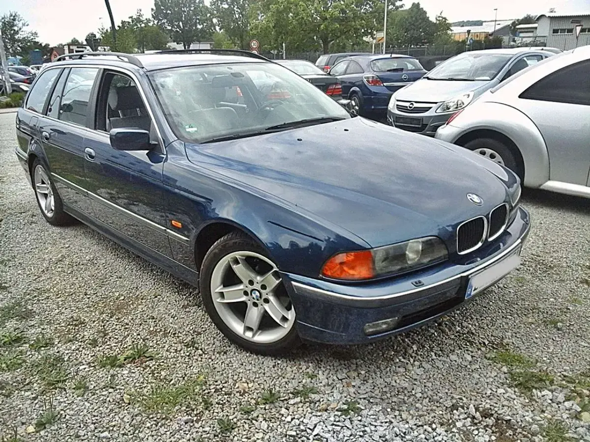 Gebraucht BMW 523 170 PS (125 kW) 1998 Biaritzblau Kombi
