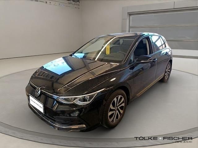 Gebraucht VW Golf VIII Active 150 PS (110 kW) 2023 Deep black perleffekt (metallic) Limousine