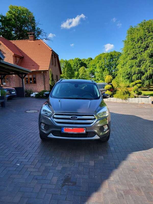 Grau Gebraucht 2019 Ford Kuga Titanium SUV | 16.500 € (Fairer Preis) - Bild 1/4
