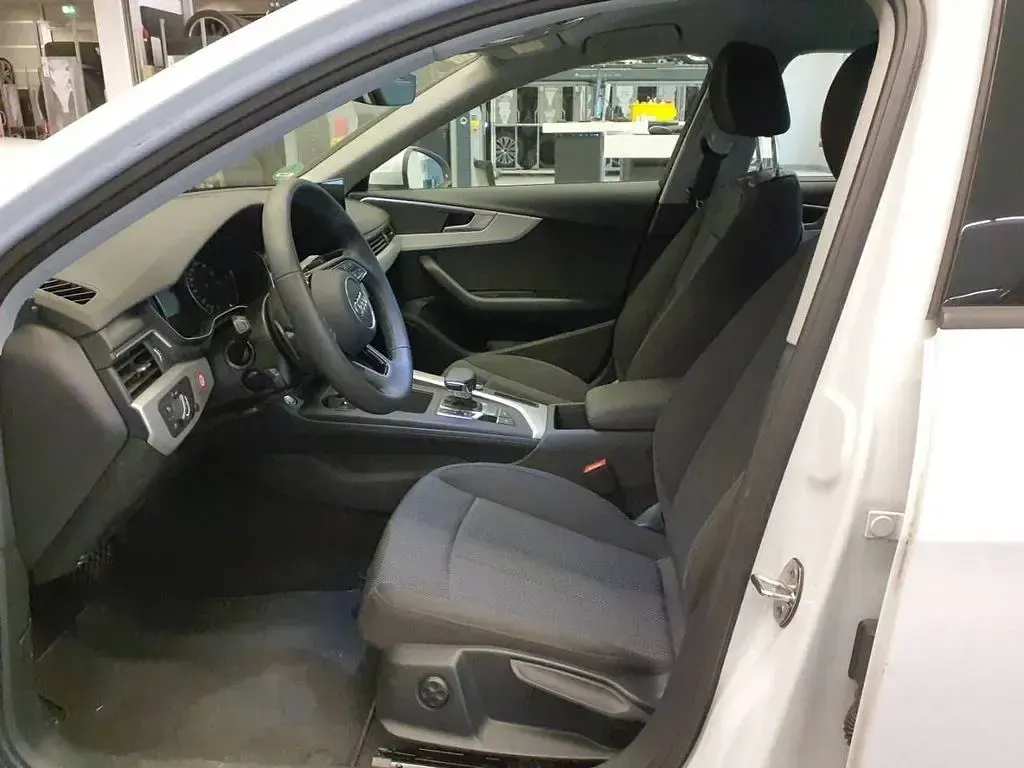 Gebraucht Audi A4 Advanced Plus 150 PS (110 kW) 2024 Gletscherweiß Kombi