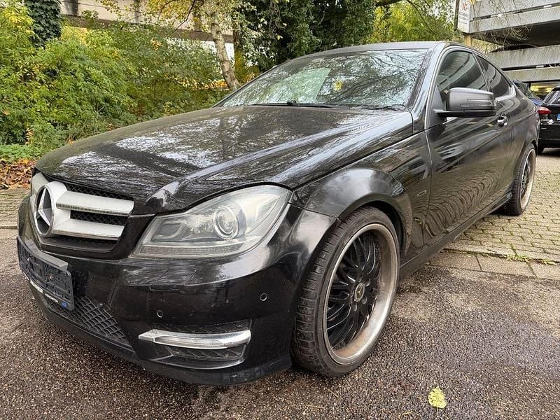 Schwarz Gebraucht 2012 Mercedes C220 AMG Coupé | 4.200 € - Bild 1/4