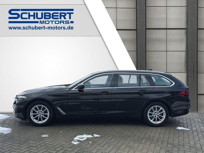 Gebraucht BMW 520 184 PS (135 kW) 2022 Schwarz ii/bonnet fluid black Kombi