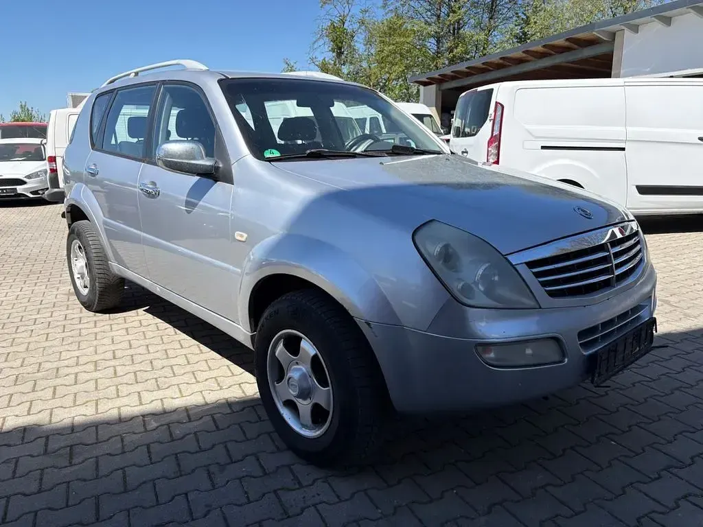 Usata SsangYong Rexton 163 CV (119 kW) 2005 Argento SUV