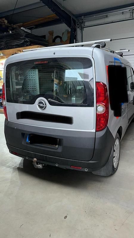 Gebraucht Opel Combo 120 PS (88 kW) 2016 Silber Van / Kleinbus