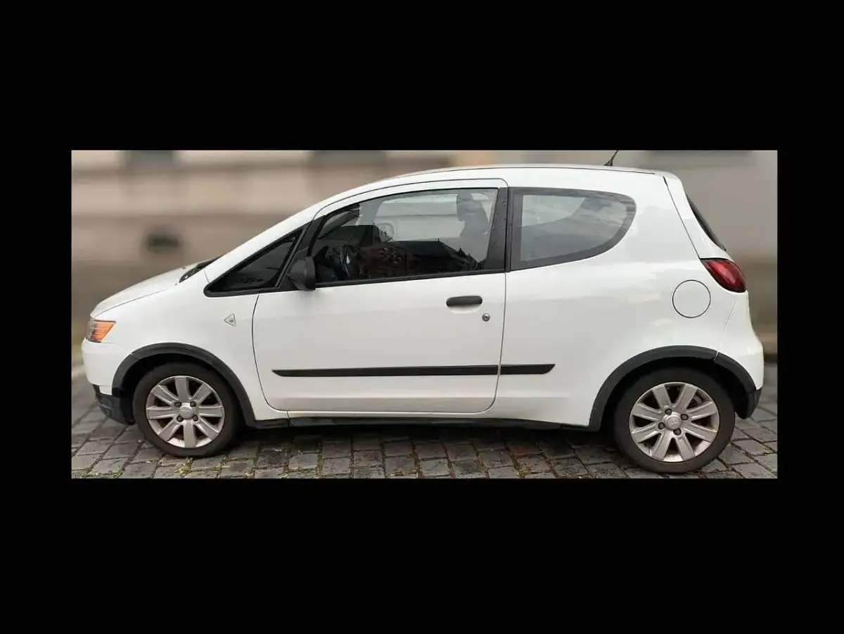 Gebraucht Mitsubishi Colt 75 PS (55 kW) 2010 Weiß Kleinwagen