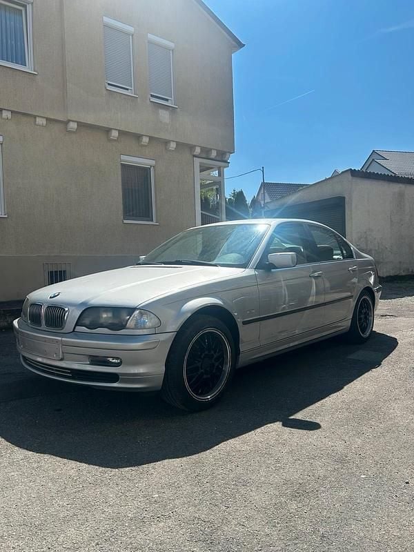 Second-hand BMW 320 170 CP (125 kW) 2001 Argintiu Berlinǎ