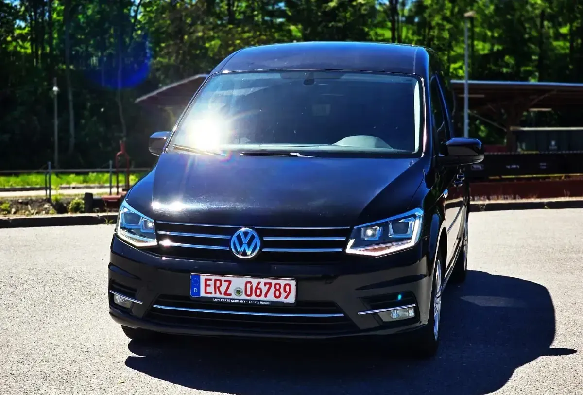 Gebraucht VW Caddy Highline 125 PS (91 kW) 2016 Schwarz Van / Kleinbus