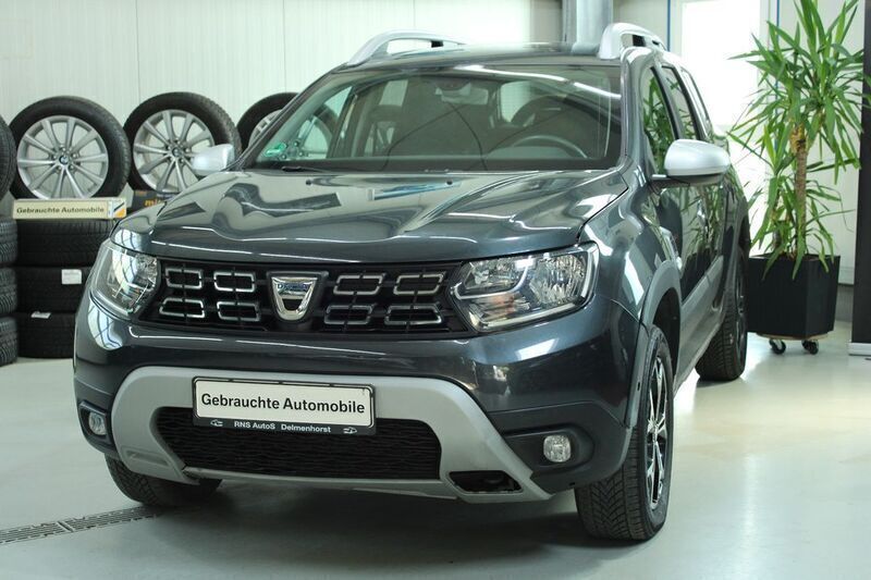 Grau Gebraucht 2018 Dacia Duster Prestige SUV | 12.990 € (Guter Preis) - Bild 1/4
