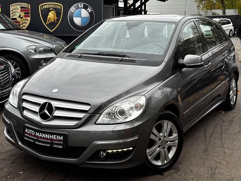 Gebraucht Mercedes B200 Edition 136 PS (100 kW) 2008 Braun Van / Kleinbus