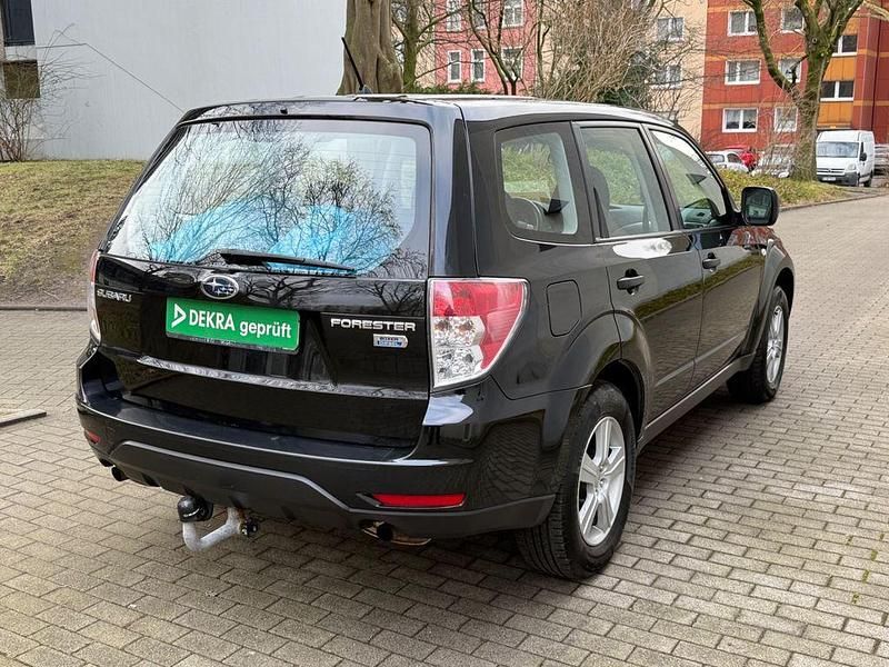 Käytetty Subaru Forester Active 147 HP (108 kW) 2010 Musta Katumaasturi