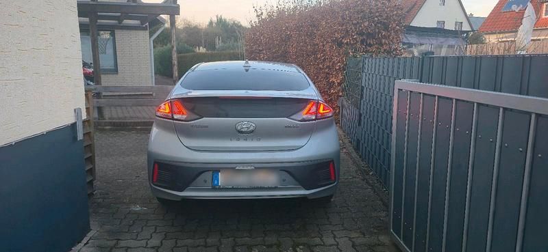 Gebraucht Hyundai Ioniq Premium 100 kW (136 PS) 2021 Silber Kleinwagen