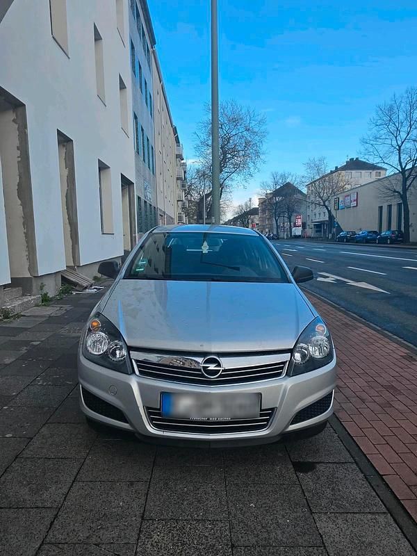 Gebraucht Opel Astra 90 PS (66 kW) 2010 Silber Limousine