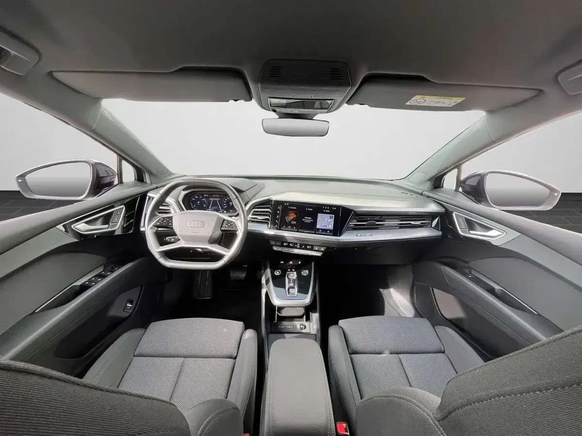 Używany Audi Q4 e-tron 210 kW (286 KM) 2024 Niebieski SUV