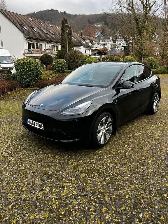 Gebraucht Tesla Model Y Standard Range 255 kW (347 PS) 2023 Schwarz SUV