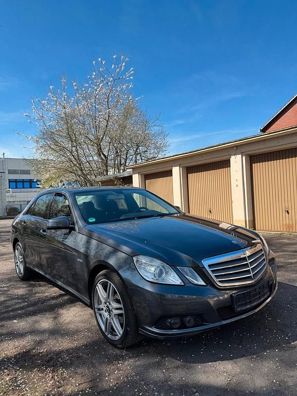 Gebraucht Mercedes E220 170 PS (125 kW) 2009 Grau Limousine