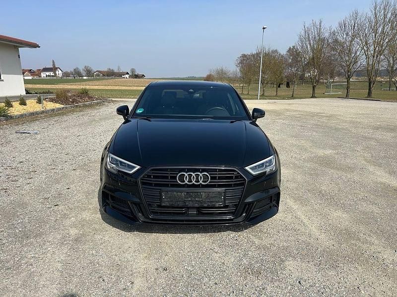 Gebraucht Audi A3 Ambiente 150 PS (110 kW) 2018 Schwarz Limousine