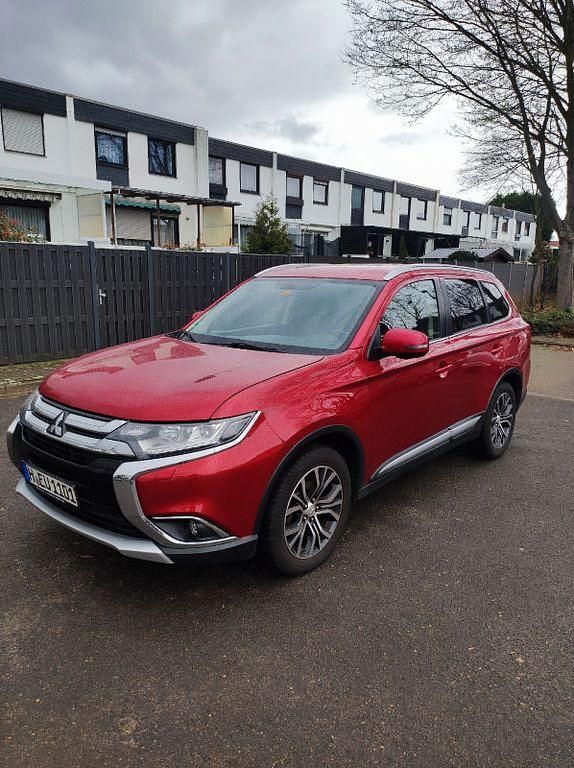 Gebraucht Mitsubishi Outlander Edition 150 PS (110 kW) 2017 Rot SUV